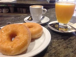 DESAYUNO COMPLETO DONUTS