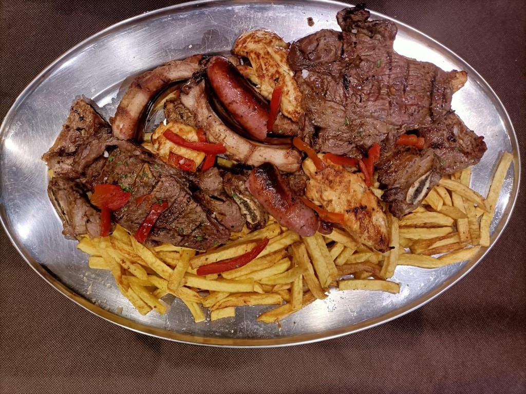 PARRILLADA DE CARNE - Imagen 1